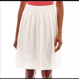 Liz Claiborne white eyelet skirt